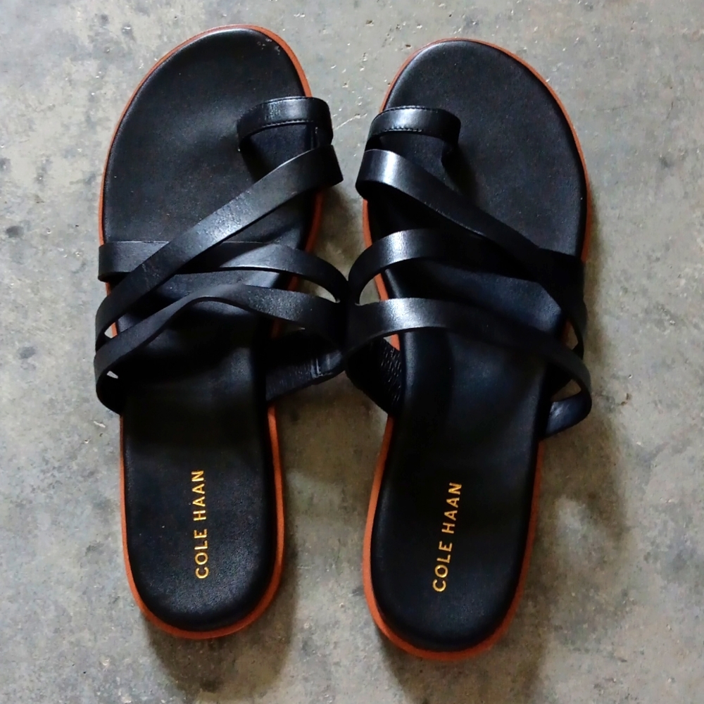 Sandals black leather upper no size 71/2?? Shoe measures 10"  heel to toe.